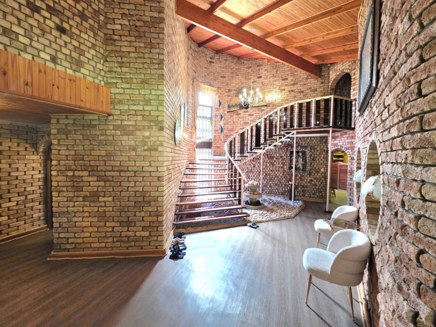 5 Bedroom Property for Sale in La Provance Free State